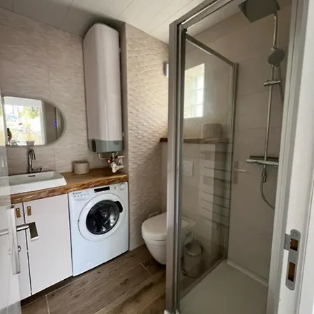 Apartman Face / Centre