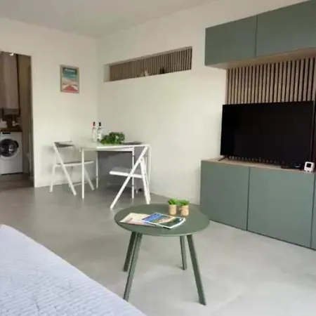 Face / Centre Apartment *