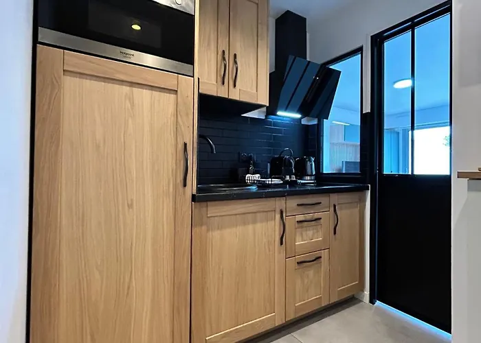 Apartment Face / Centre